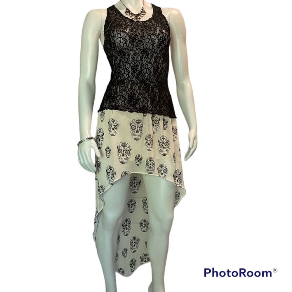 NWT Divided by H&M Sugar Skull High-Low Skirt Size 2